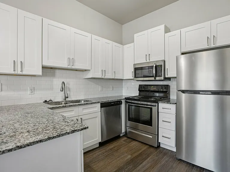 Horseshoe Apartments — Photo 36