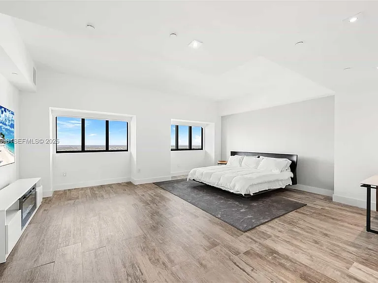 650 NE 32nd St #Penthouse 5201 — Photo 22