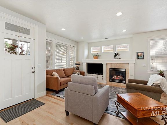 4th image of 5998 N Willowdale Ln