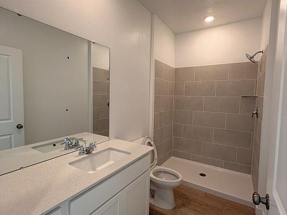 3rd image of 5075 Loggia Ln #B