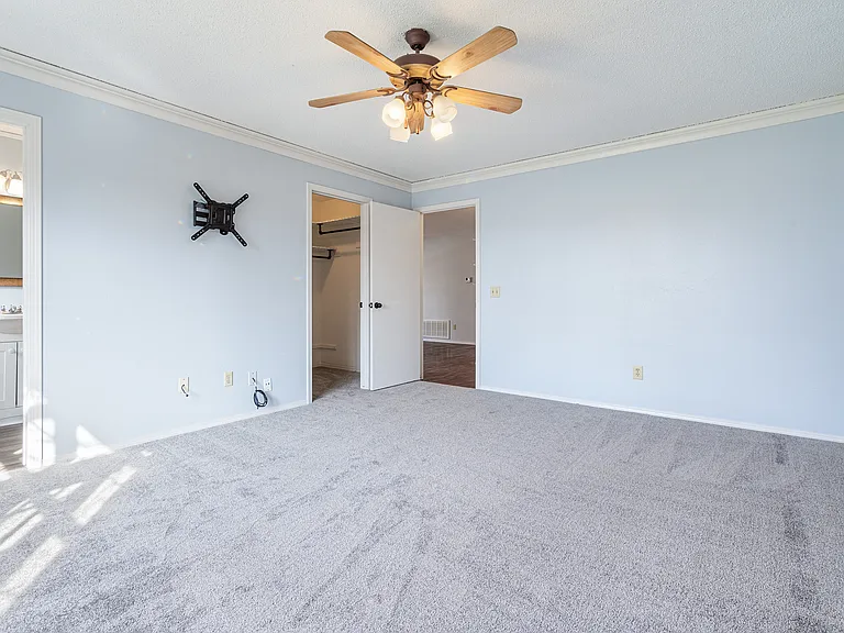 Master Bedroom with its own full bathroom and walk-in closet. Brand new carpet and freshly painted walls