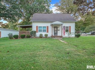718 E Franklin St, Taylorville, IL 62568