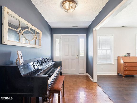 5th image of 6612 Hyannis Way