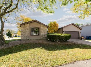 383 Boulder Dr, Glendale Heights, IL