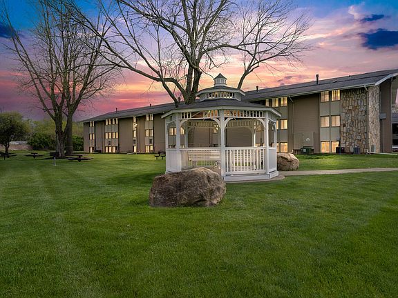 2nd image of 5202 Cedar Dr #5202E