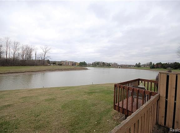 2nd image of 43889 Stoney Ln