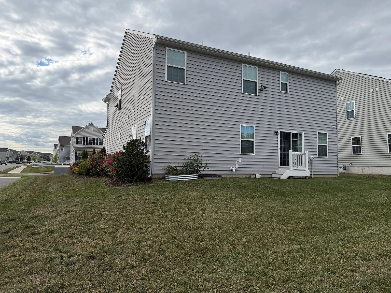 4 bed, 2.5 bath, 3571 sqft, $3,799 — Photo 4