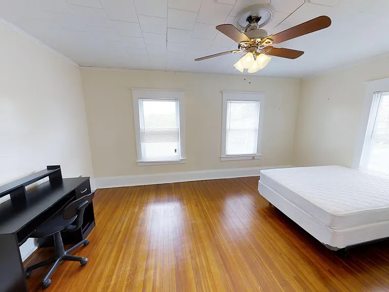 1420 E Genesee St — Photo 9