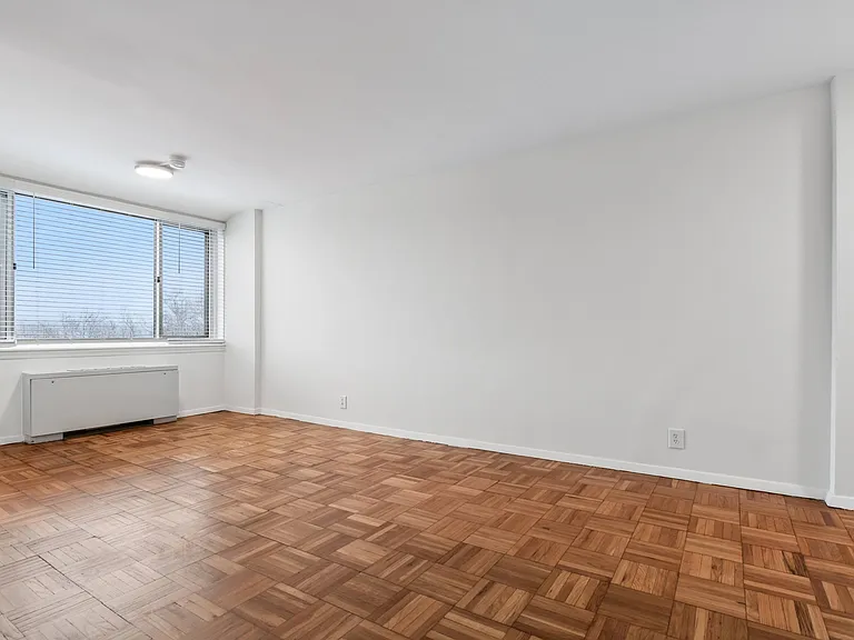 Quebec House Apartments — Photo 46
