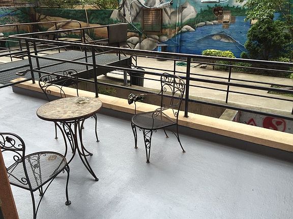 4th image of 725 E 9th St APT 1b
