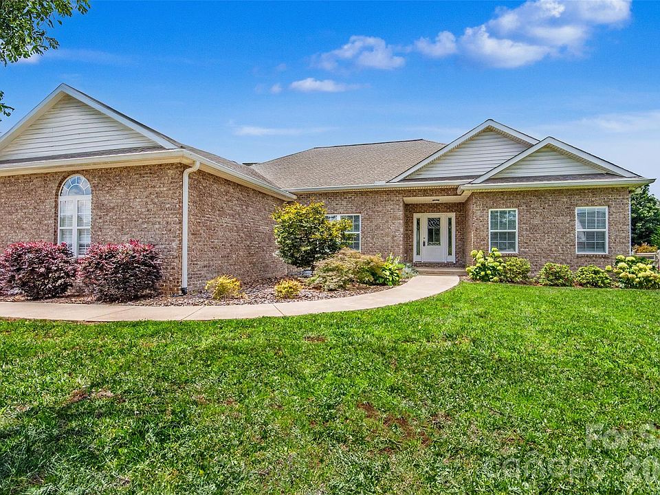 1st image of 317 Thistle Ln