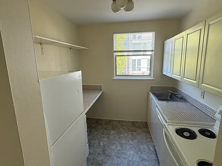 Shannon Apartments — Photo 22