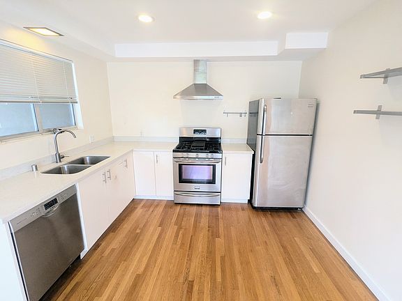 3rd image of 1816 N Mariposa Ave APT 8