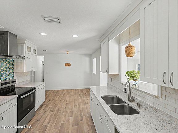 5th image of 917 Arabella Ln