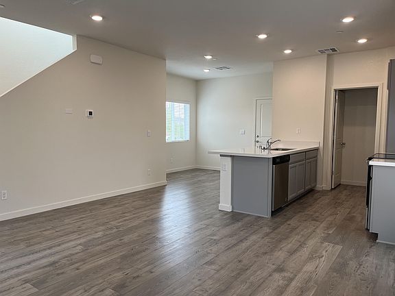 5th image of 3093 Pruett Dr