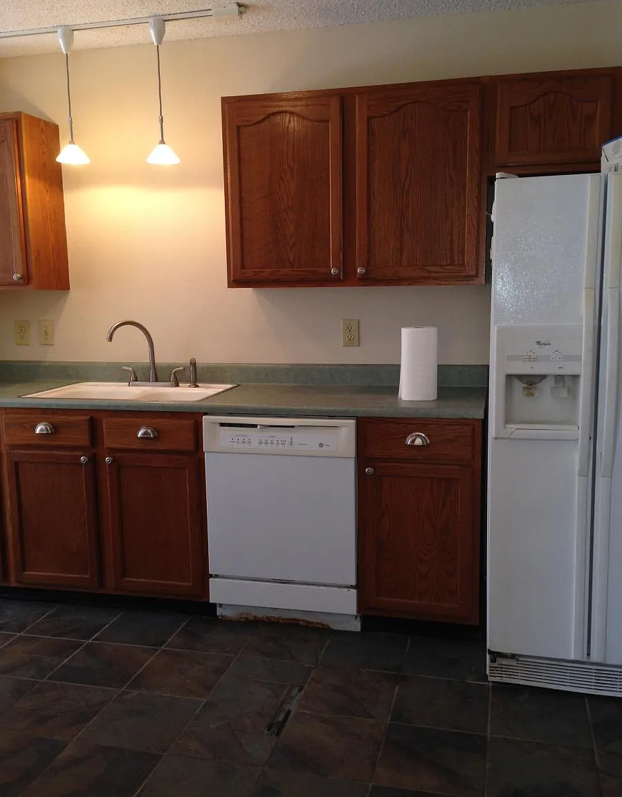 3 bed, 2.5 bath, 1606 sqft, $1,845 — Photo 4