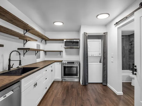 2180 W Vineyard St APT 300, Wailuku, HI 96793