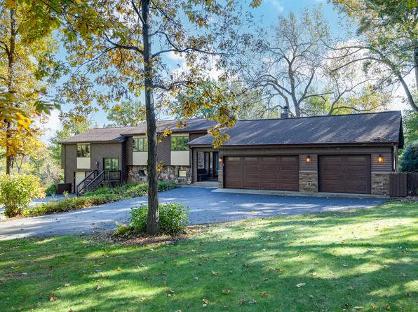 29W601 Waynewood Dr, West Chicago, IL 60185