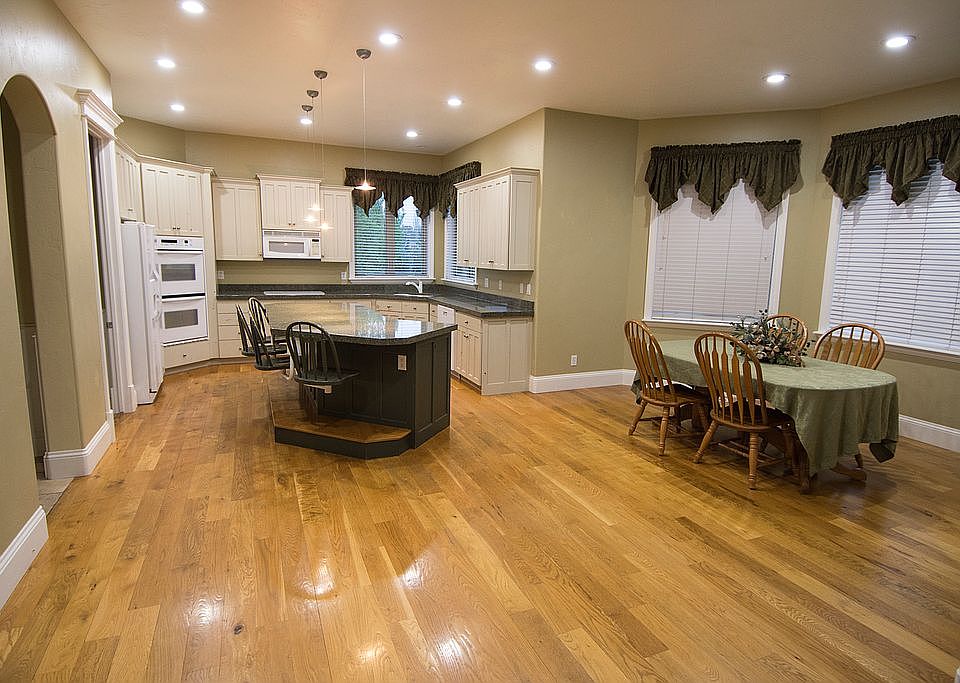 Kitchen/Dining Rm