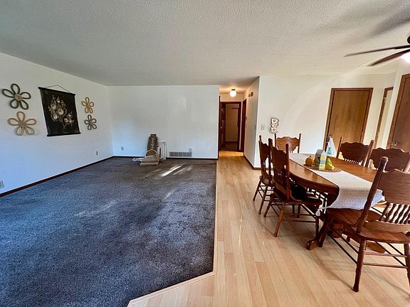 3rd image of 606 12th St NE