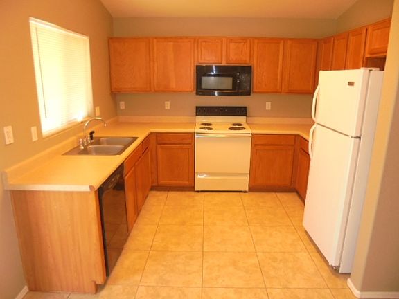 4th image of 3607 N 106th Dr