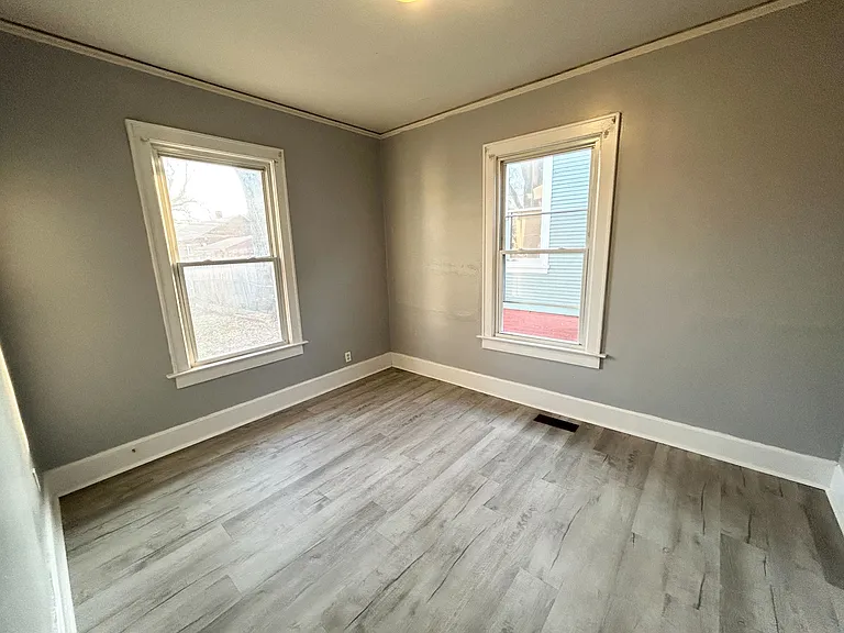 639 Jefferson Ave — Photo 5