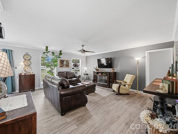 3rd image of 2104 Sheffield Ct NW