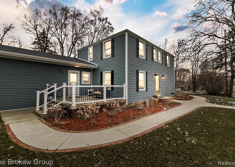 205 Perry Rd, Grand Blanc, MI 48439 Zillow