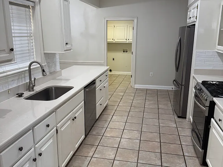 338 Avalon Way — Photo 5