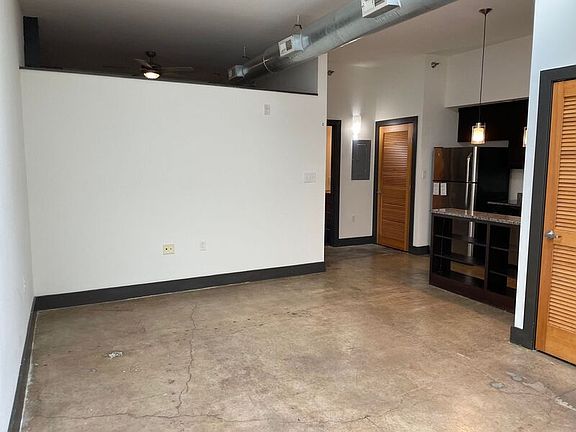 4th image of 115 E Broad St #312