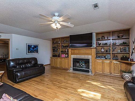 5th image of 2 Lesbury Ln