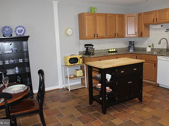 4th image of 9812 Kingsbridge Dr APT 2