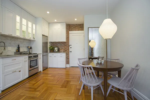 Rented by Avi Nash Associates | media 4