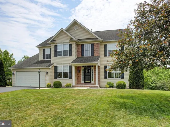 641 Shannon Dr N, Greencastle, PA 17225