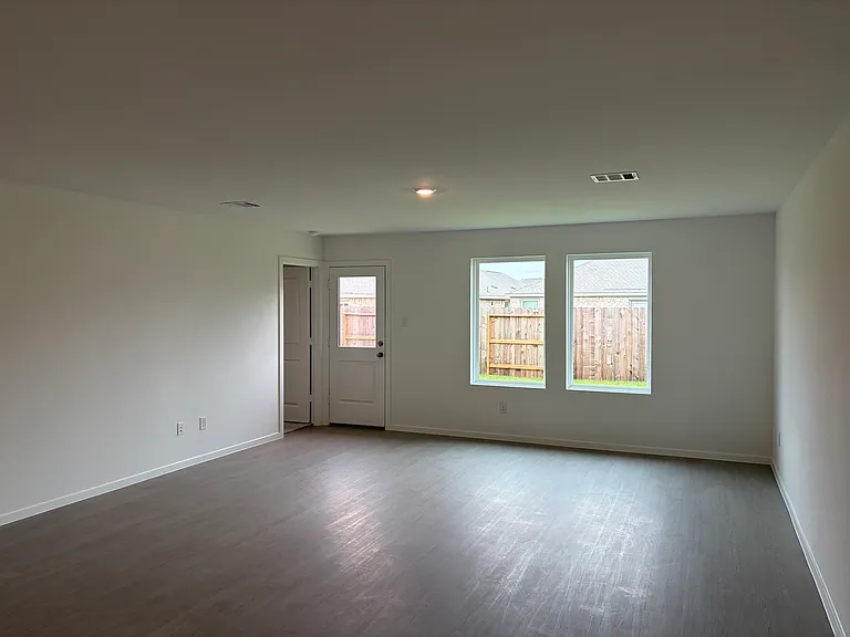 3020 Huntersville Dr — Photo 6