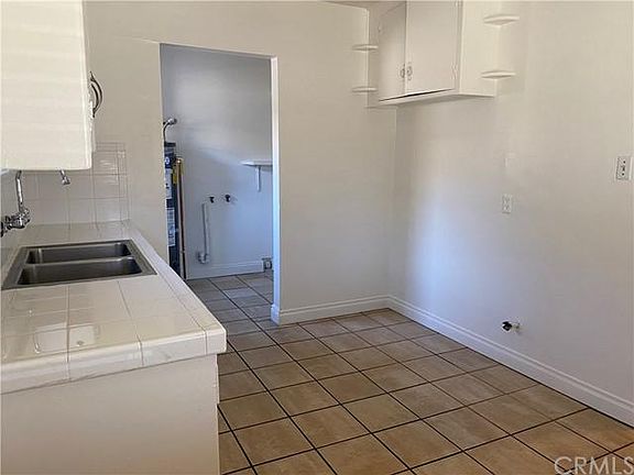5th image of 18340 Glenburn Ave