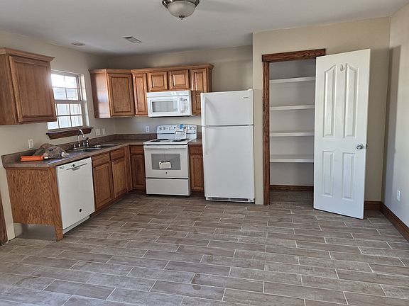 5th image of 2899 Meridian Pl #B
