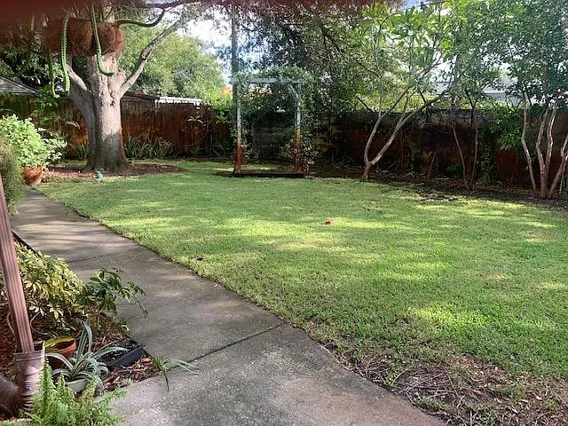 6390 Hampton Dr N — Photo 32