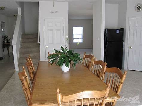 Spacious Breakfast/Nook Area