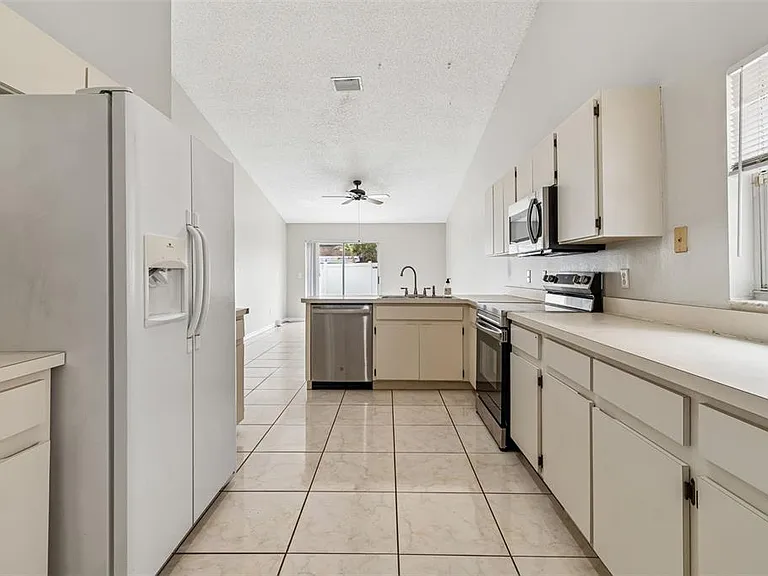 10105 Sea Spray Pl — Photo 16