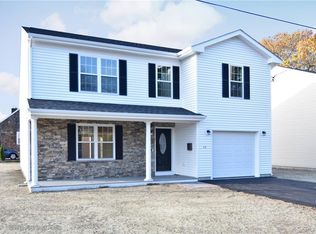 30 Vineland Ave, Rumford, RI 02916
