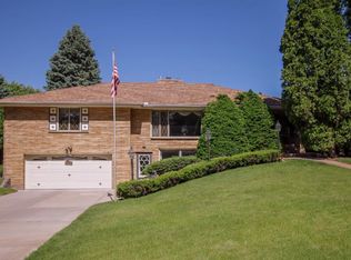 3083 Shorewood Ln, Roseville, MN 55113