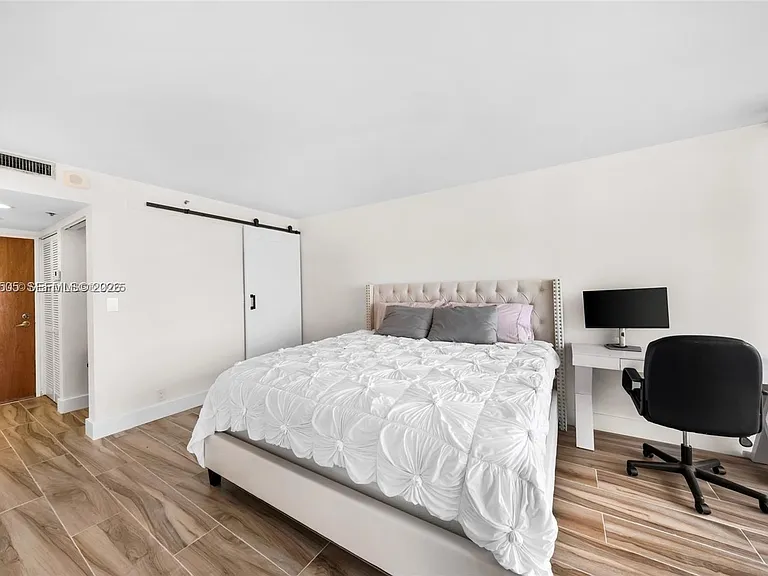 7601 E Treasure Dr #1722 — Photo 13