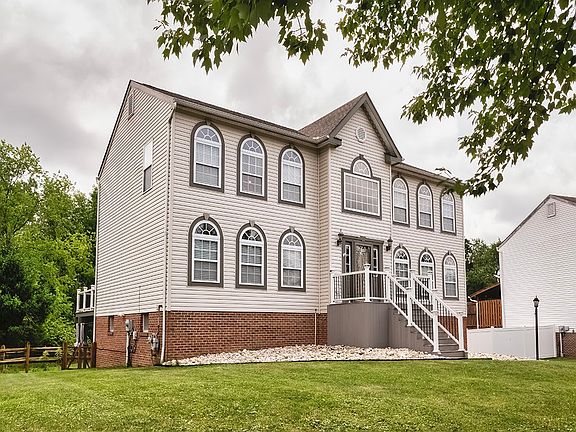 3rd image of 322 Samuel Dr
