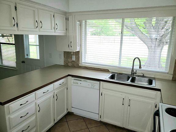3rd image of 2200 Lea Meadow Cir