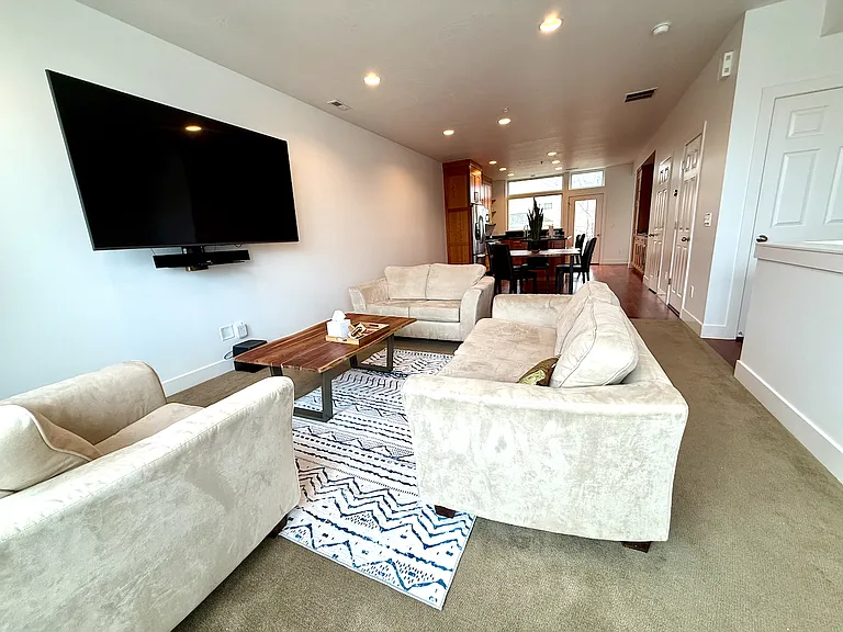 676 E Markea Ave — Photo 11