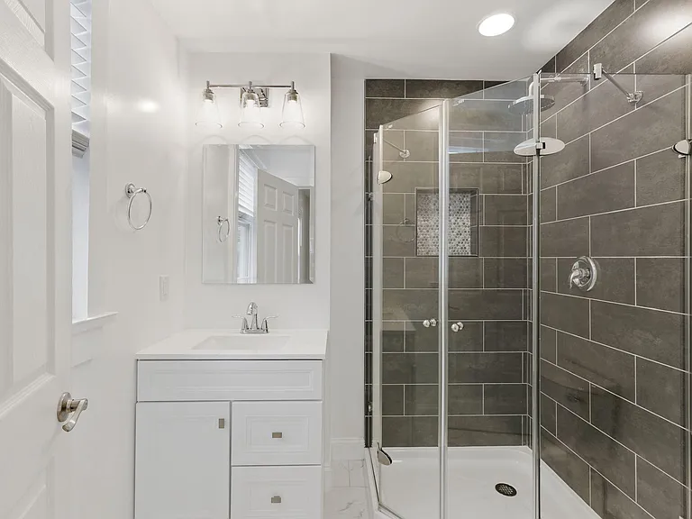 6011 44th Ave — Photo 22