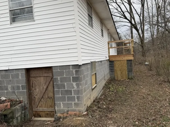 311 Holiness Hollow Rd, Ewing, VA 24248