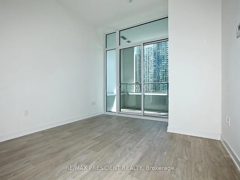 27 Bathurst St #404W — Photo 6