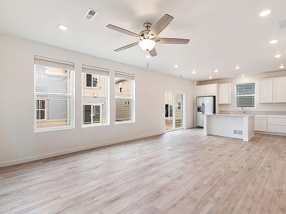 4th image of 2675 Painted Turtle Ave